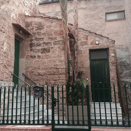 Monolocale I Delfini מונדלו